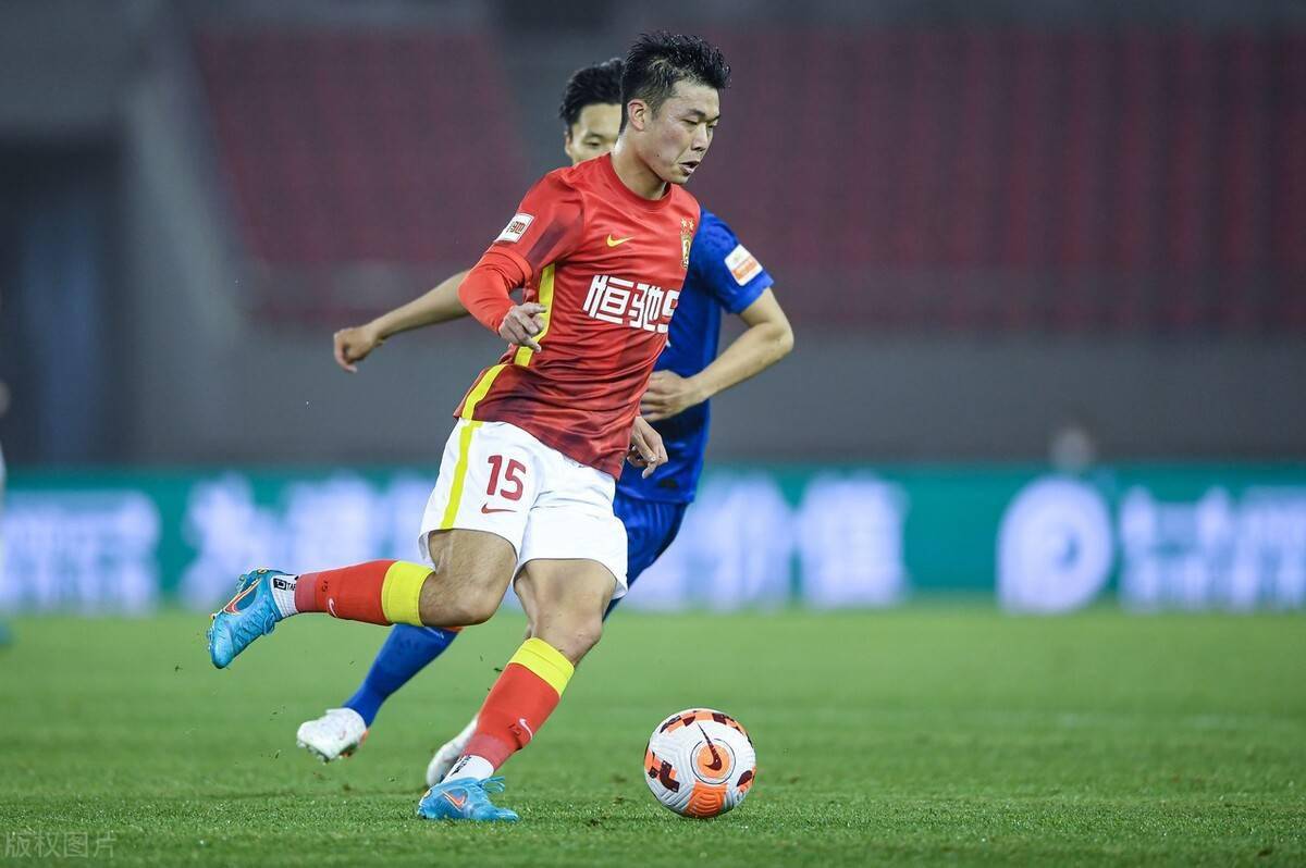 从新疆广汇完成体检备战社区盾到广州队今晚复出首秀，国际米兰清晨队长鼓劲的简单介绍