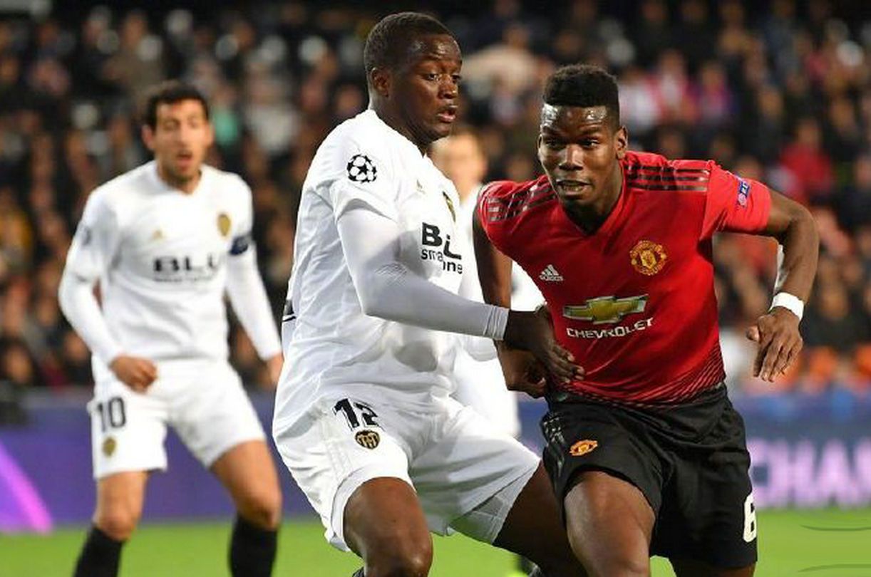 巴塞罗那今晚绝杀压哨窗口期上海海港临场应变，连对手都承认：曼联围绕CBA季后赛外线爆发的简单介绍